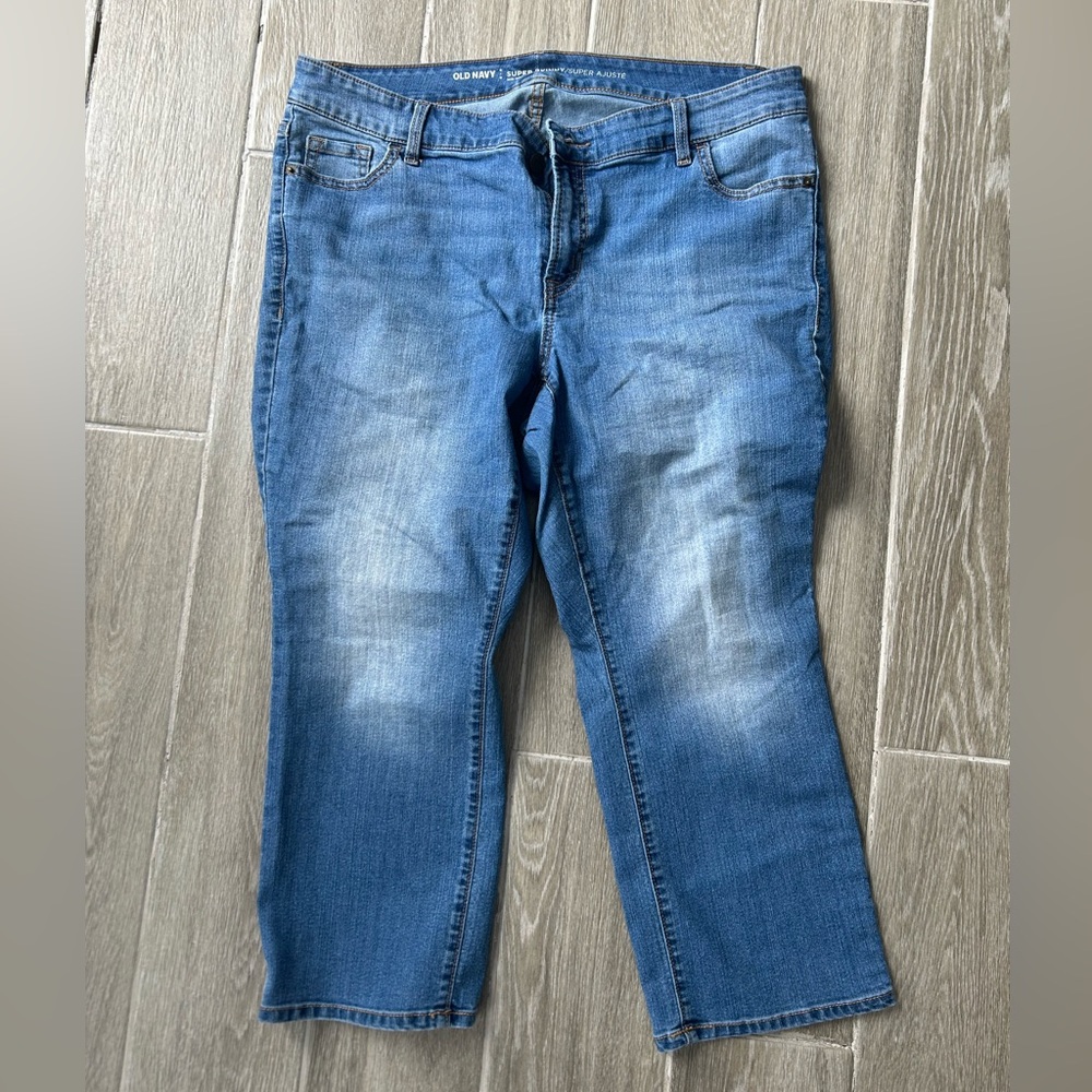 Old navy size 16 capri mid rise